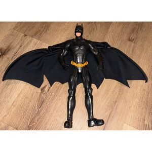 2005 Mattel DC‎ Batman Begins W/ Fabric Cape by DC Comics 14" Action Figure